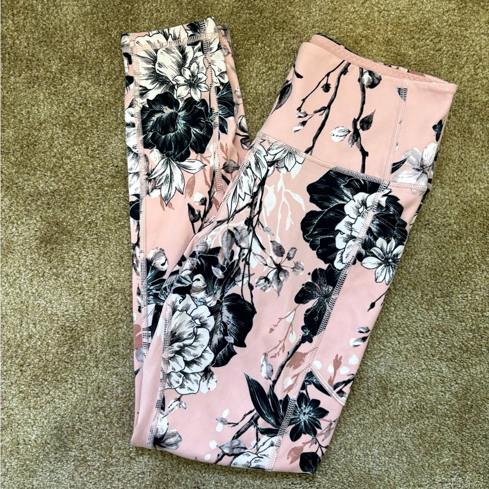 Victoria’s Secret Incredible Essential Workout Legging